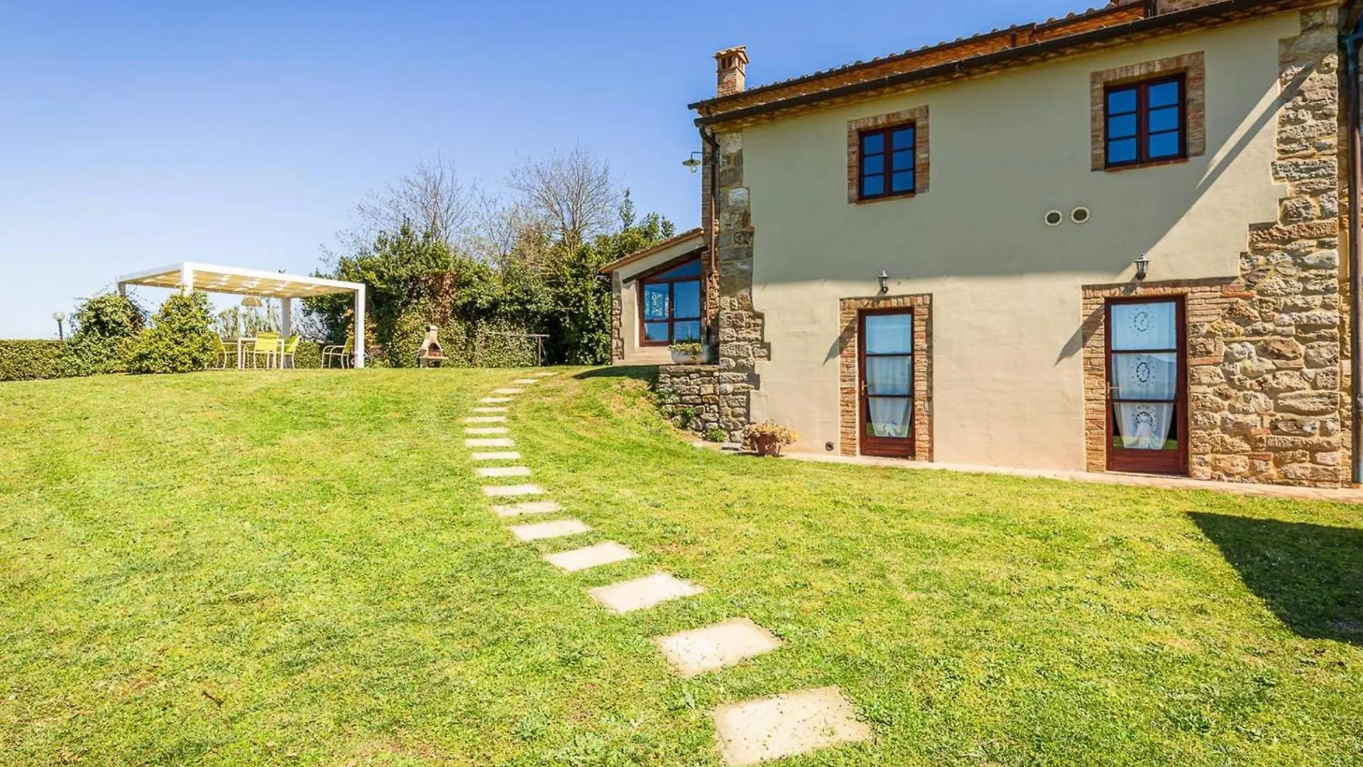 Villa Lovely 6 Bed Tuscan Farmhouse Villamagna