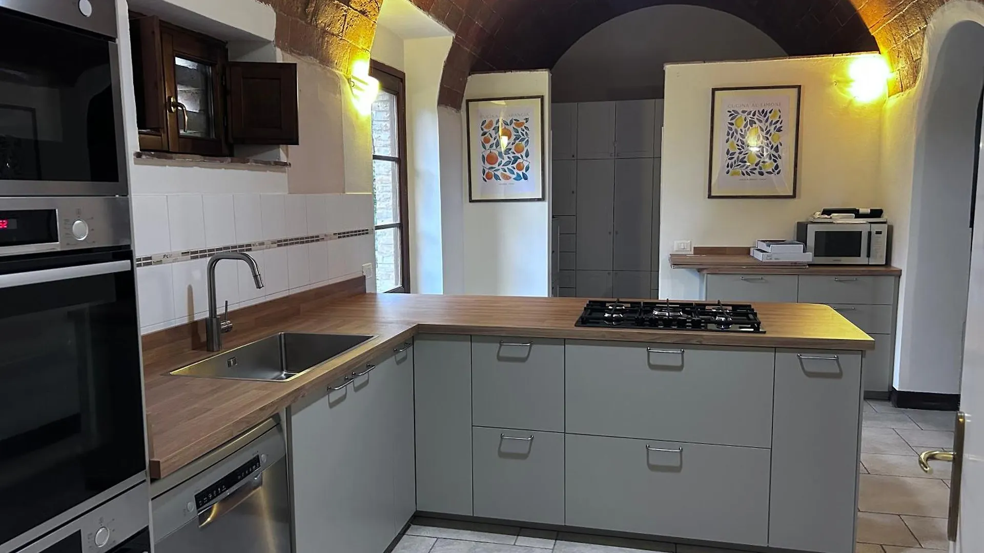 Lovely 6 Bed Tuscan Farmhouse Villamagna  0*, Villamagna (Pisa)