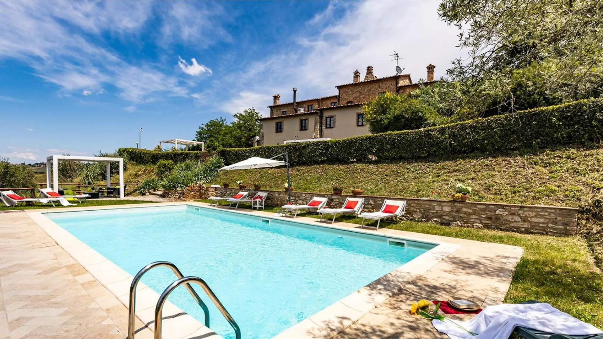 Lovely 6 Bed Tuscan Farmhouse Villamagna  Villa