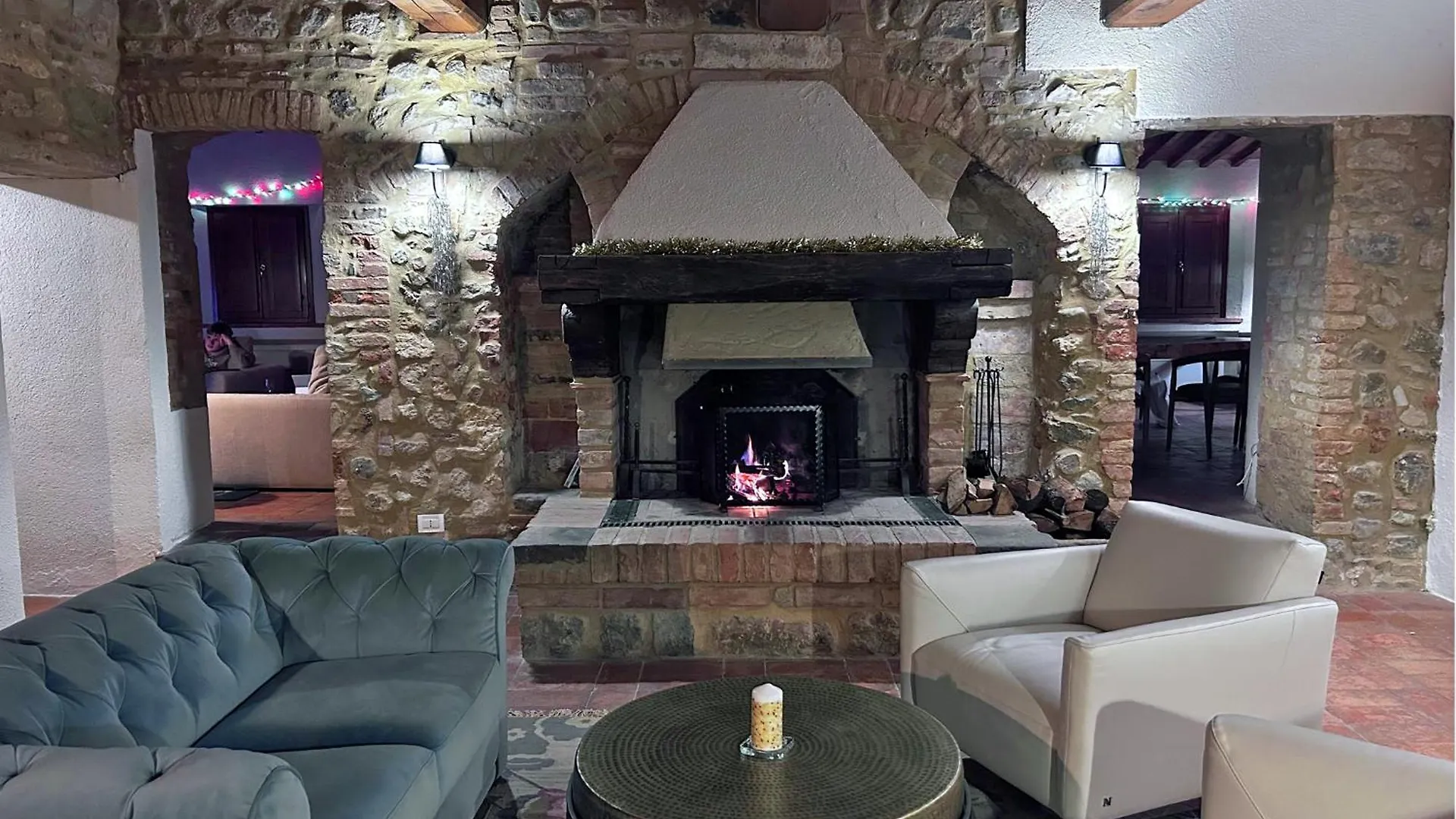 Lovely 6 Bed Tuscan Farmhouse Villamagna  Italy