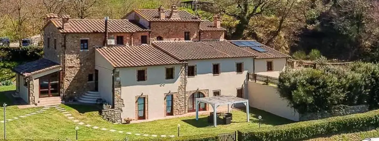 Lovely 6 Bed Tuscan Farmhouse Villamagna  Italy